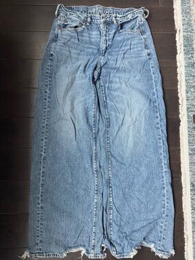 American Eagle Outfitters High Waisted Wide-Leg Baggy Jeans